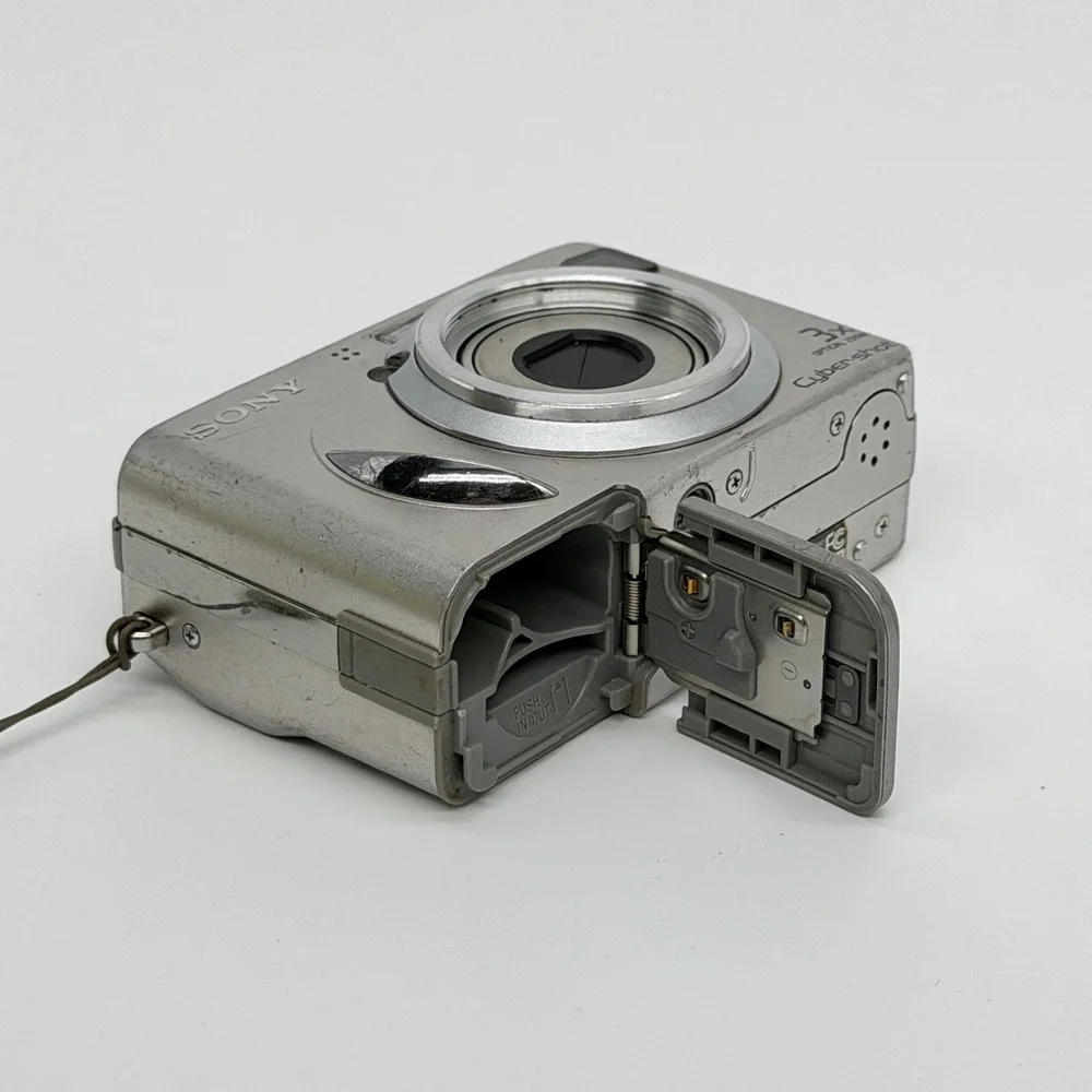 Sony Cyber-shot DSC-W5 Silver 5.1MP Digital Camera 3x Optical Zoom Carl Zeiss